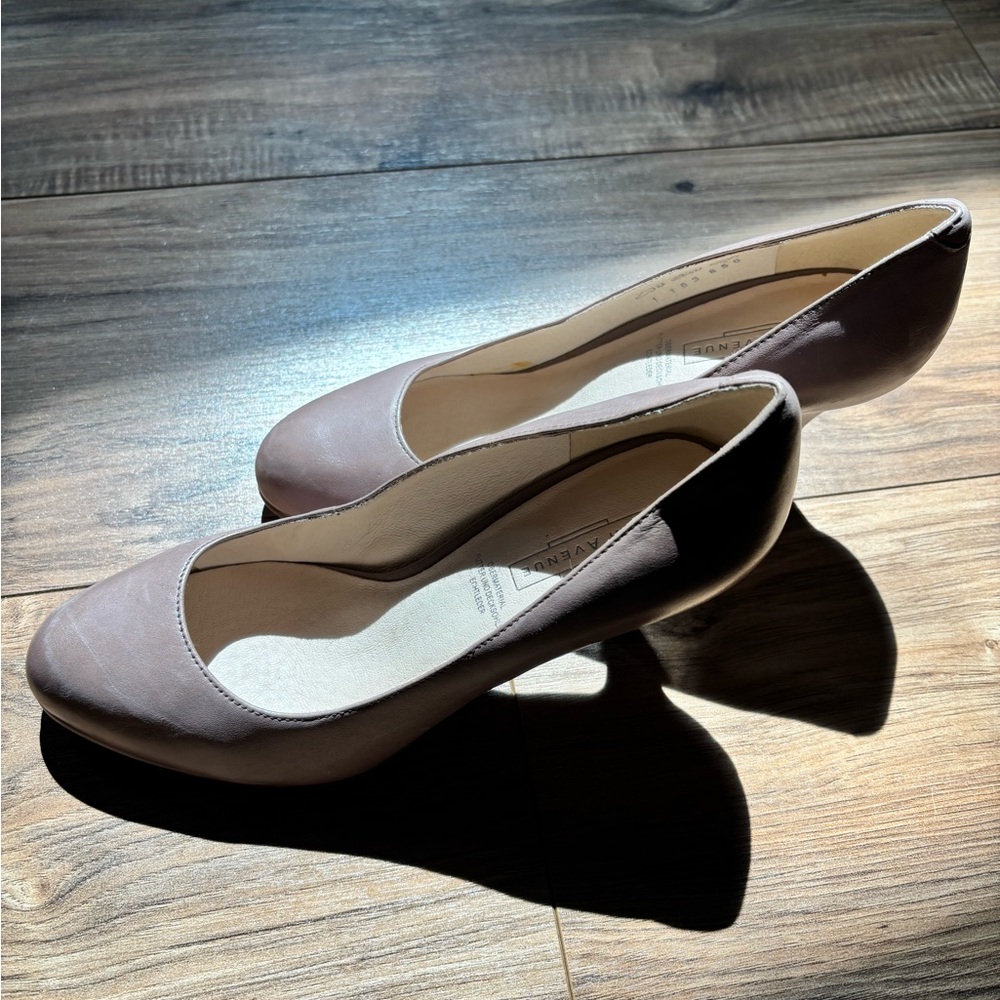 5th Avenue Women's Tan Pumps - Picture 2 of 6